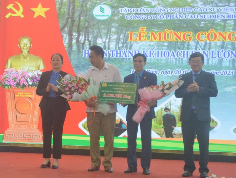 Các công ty cao su miền núi phía Bắc: Ổn định việc làm, nâng cao thu nhập lao động bản địa